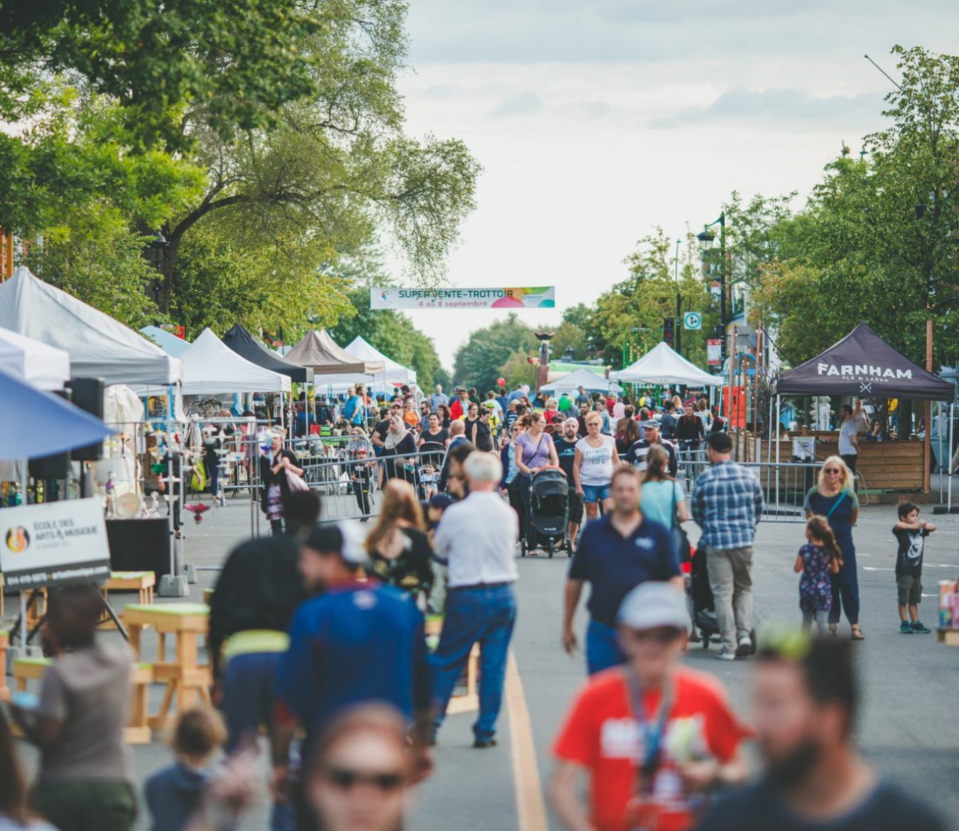 Promenade Fleury achalandée à Montréal