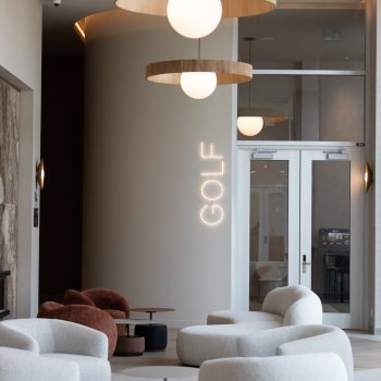 Espace commun avec golf virtuel condo Voltige