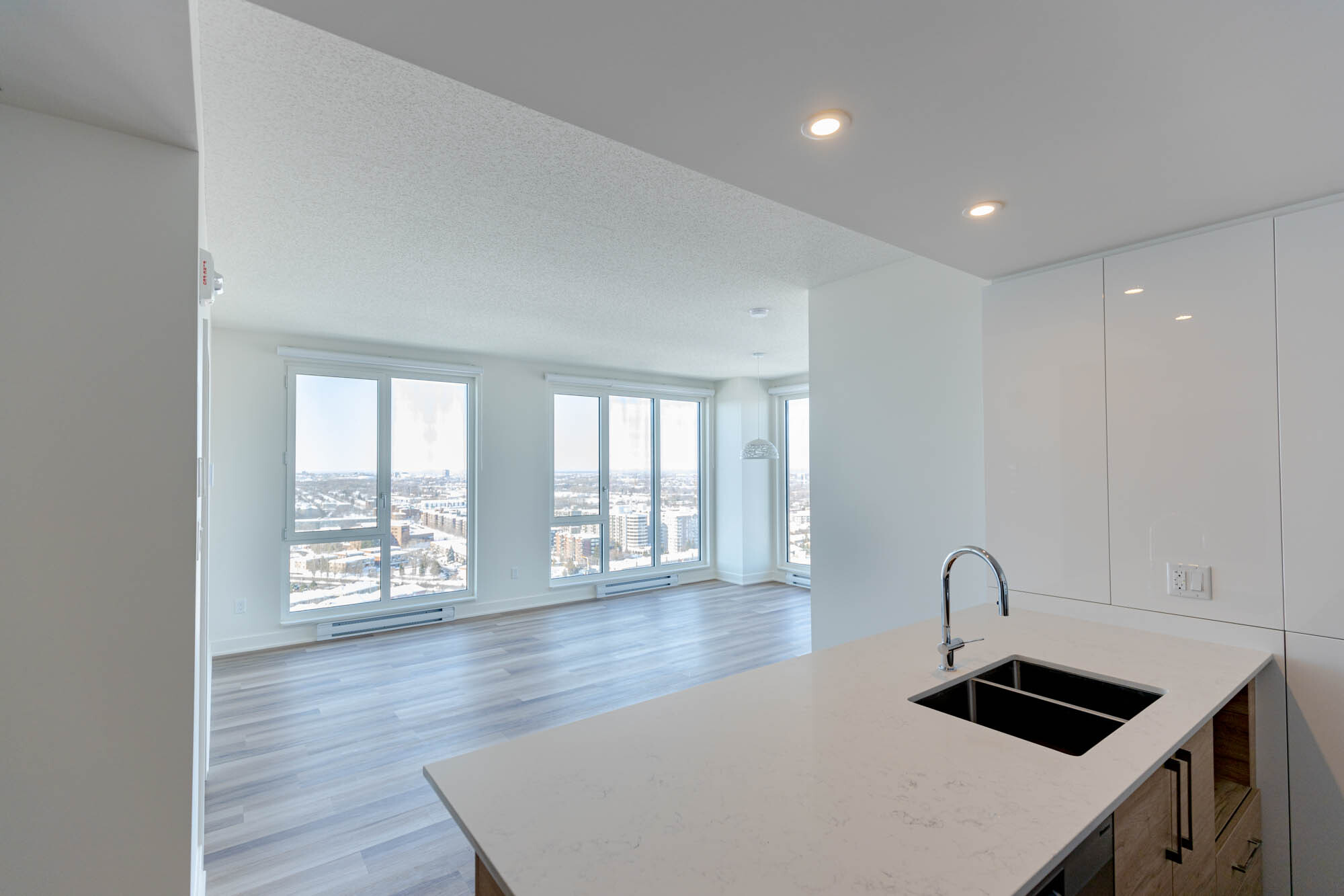 Unité d'un condo voltige vide prêt pour location