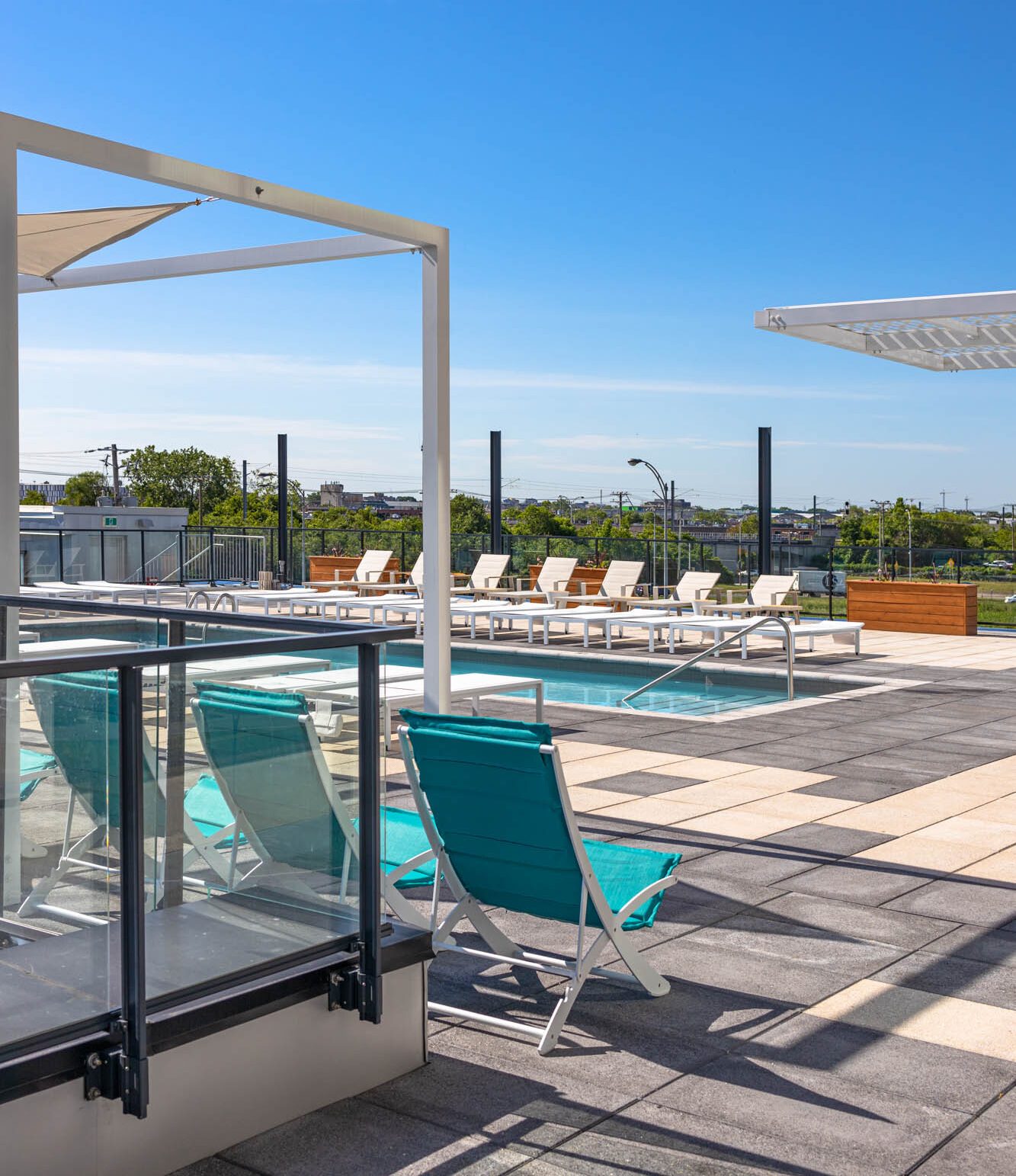 Piscine extérieure Voltige avec terrasse